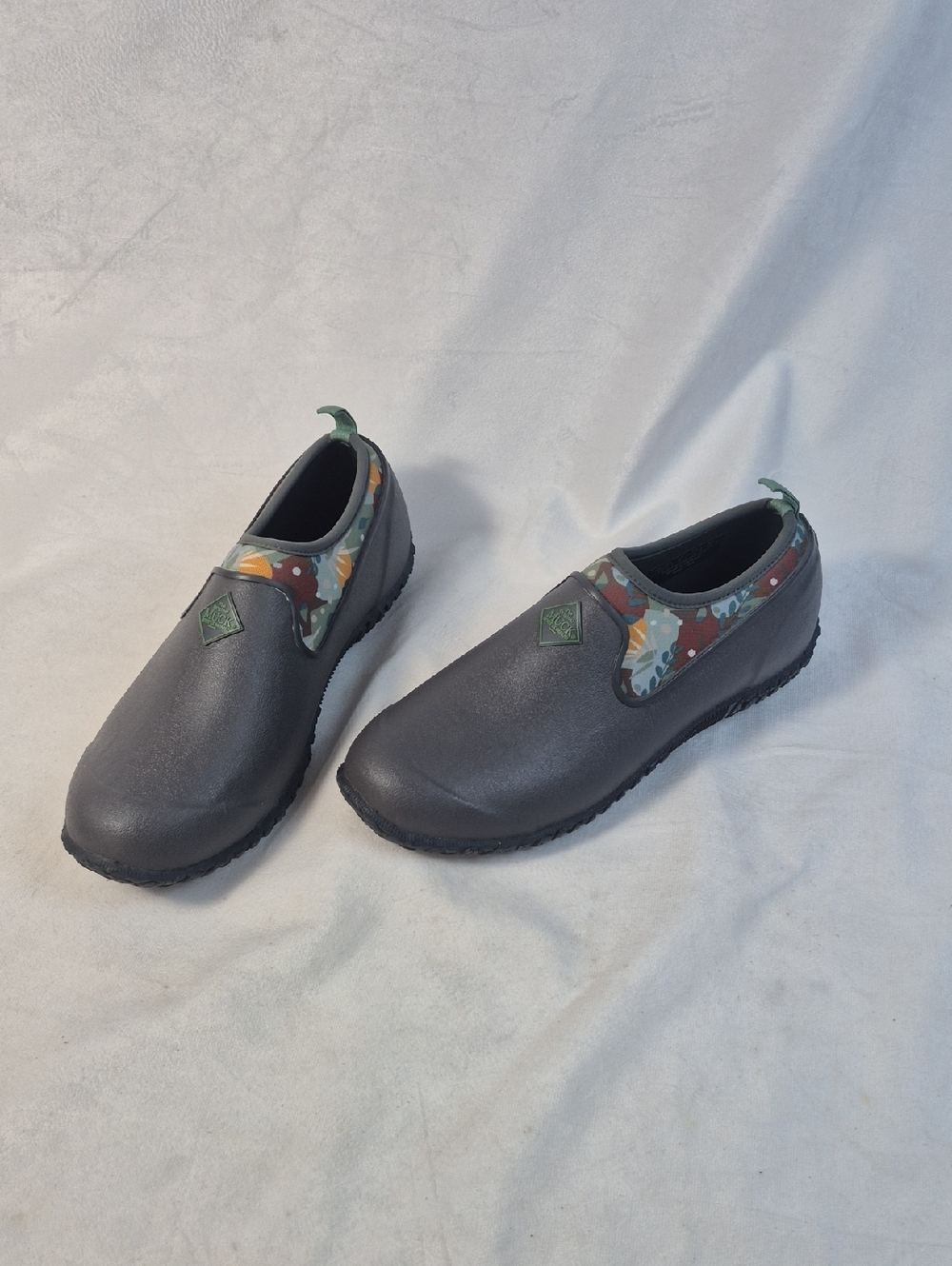 Muck Boot Co. Gray Slip-On Garden Clogs with Multicolor Floral Womens Sz 9